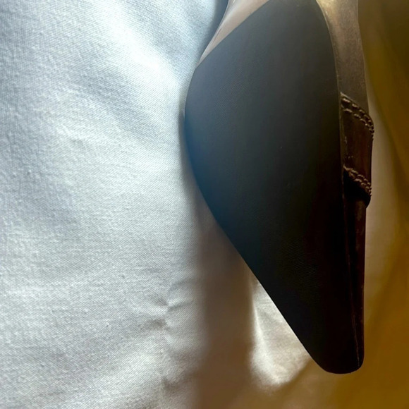 Arnold Churgin size 8 brown leather short heel pumps with gold buckle. Newer con - Picture 12 of 12